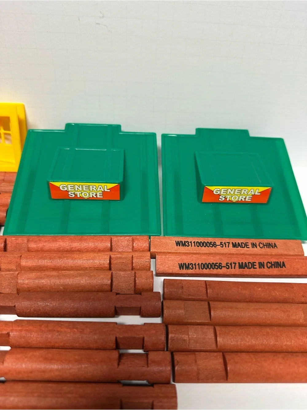 201 Pieces For A Lincoln Log Set, Vintage, 176 Short, 21 Long, 2 Roofs, 2 Doors